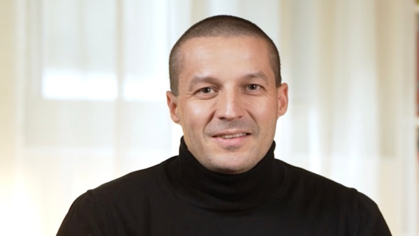 Toni haastis_teksteillä